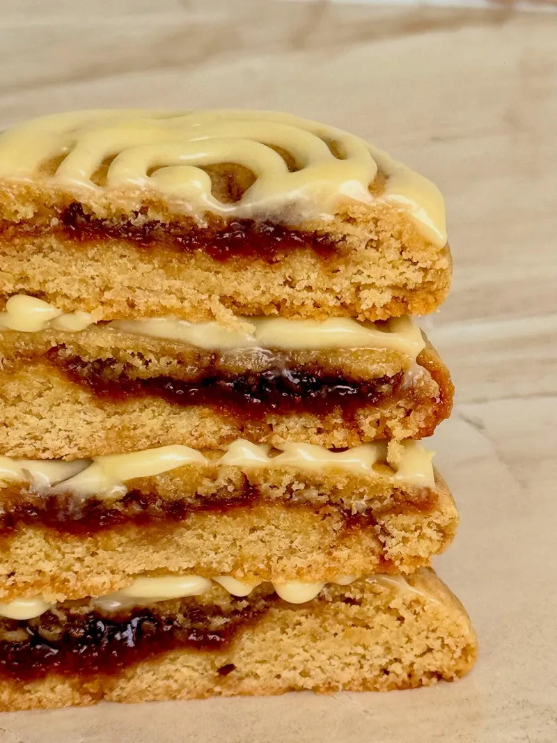 Fuera Del Mercado — Galleta estilo cinnamon roll
